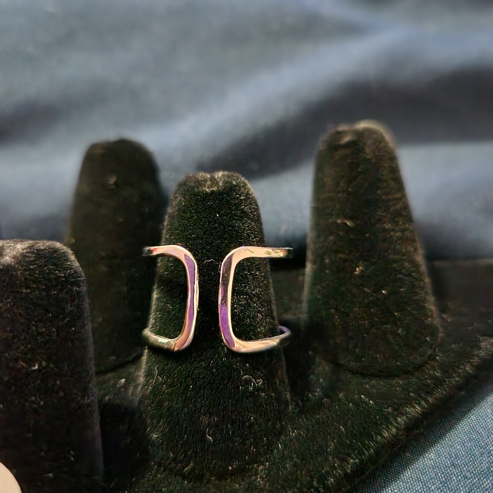 2 Silvertone Rings - Picture 3 of 7